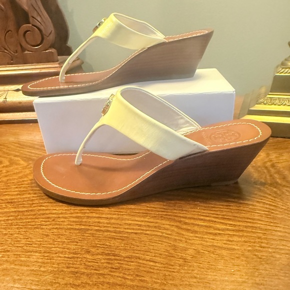 Tory Burch Cameron Ivory Wedge Sandals Size 5 - Picture 7 of 15